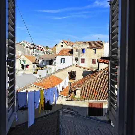 Bulovic In The Very Center Of *