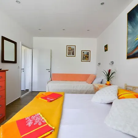 Bulovic In The Very Center Of 招待所