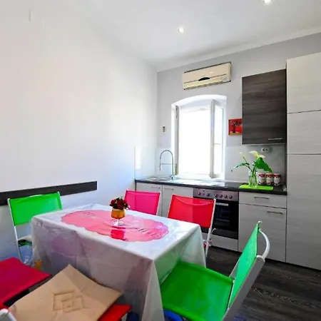 招待所 Bulovic In The Very Center Of