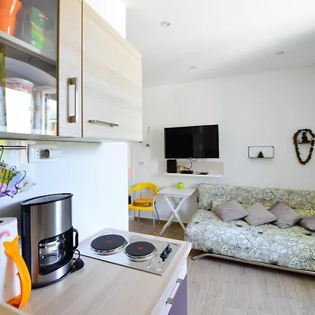 招待所 Bulovic In The Very Center Of *