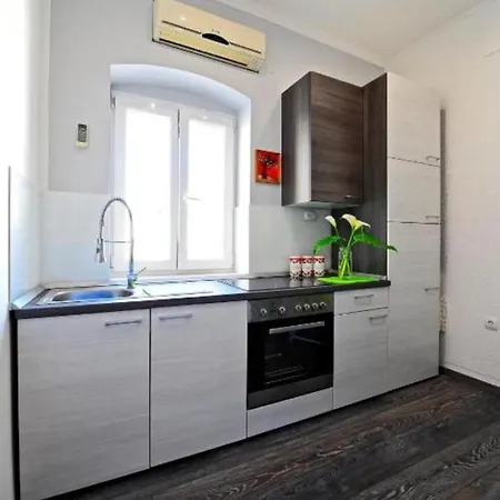 招待所 Bulovic In The Very Center Of *