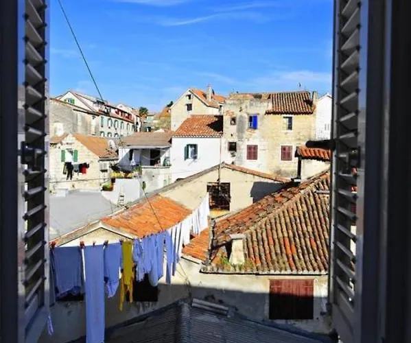 Bulovic In The Very Center Of *