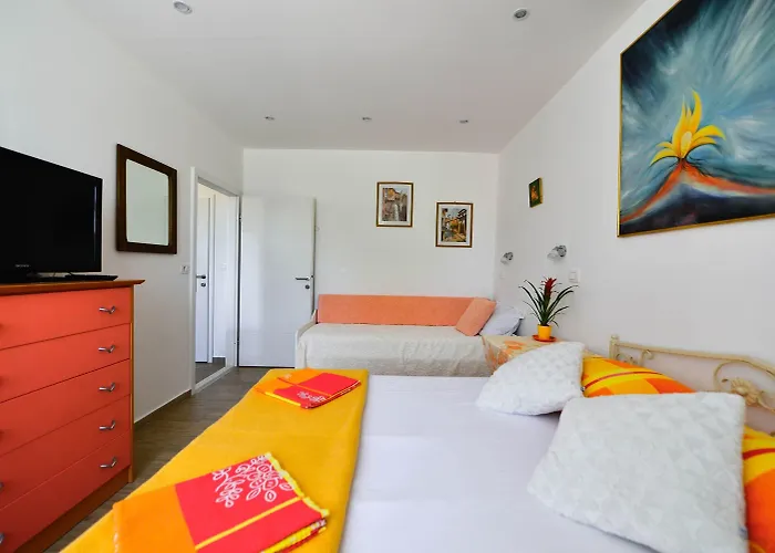 Bulovic In The Very Center Of 招待所