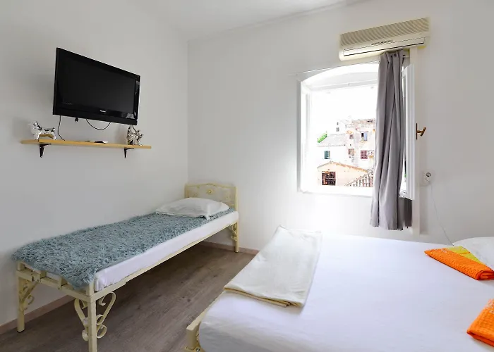 招待所 Bulovic In The Very Center Of *